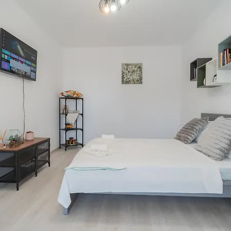 Elegant & Relaxing Gem Apartment